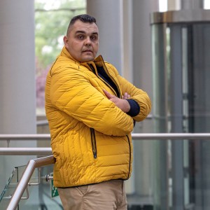 Duża męska kurtka jesienno-zimowa lekka pikowana Casa Moda 534000700-539 żółta
