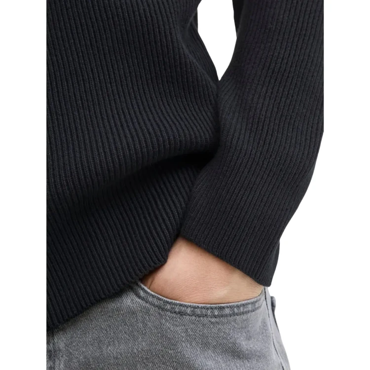 czarny sweter dla puszystych panow 7xl