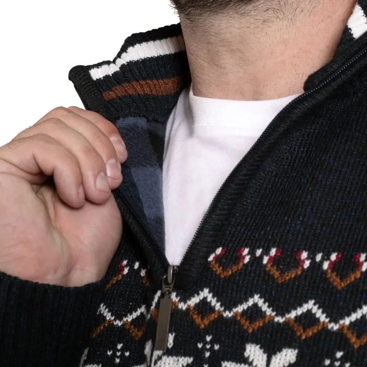 zimowy sweter na stojce