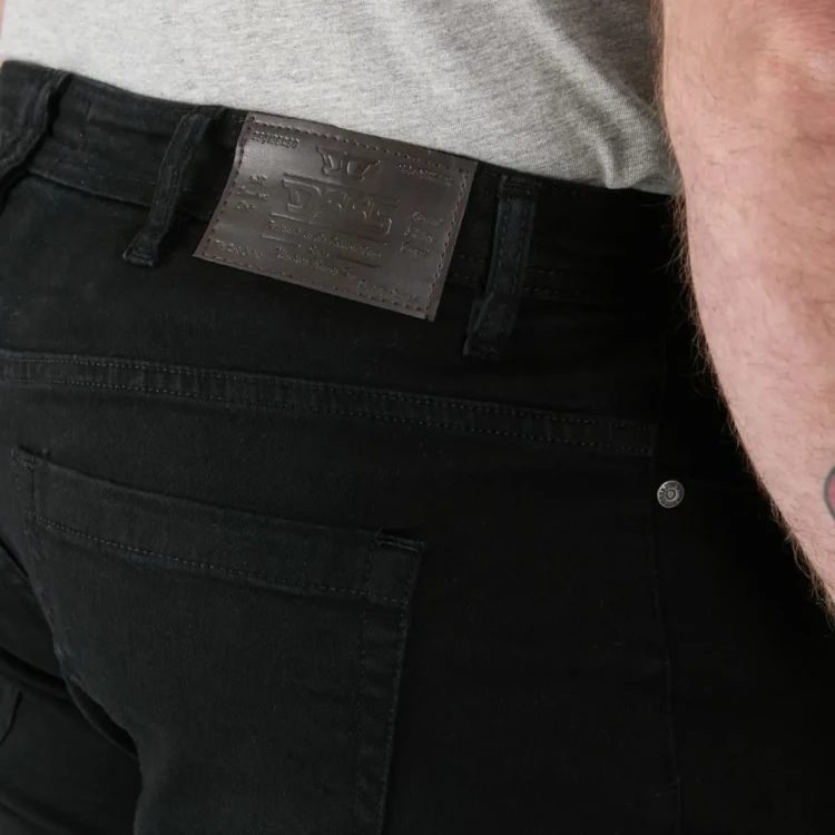 czarne modne spodnie z denimu