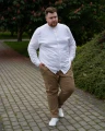modne stylizacjie dla panow plus size