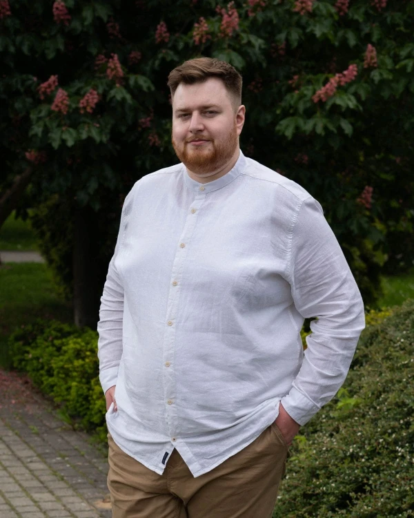 modna koszula do chinosow letni outfit