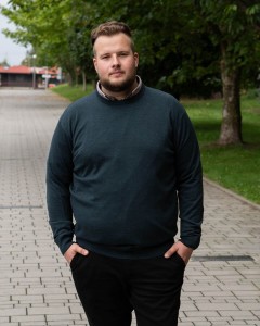 Duży męski sweter gładki wkładany przez głowę Double Urban Outfitters KNIT-8019 morski